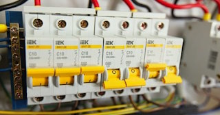 Монтаж УЗО - установка по доступной цене от 360 руб в Нефтекамске от ЭлектроНтк